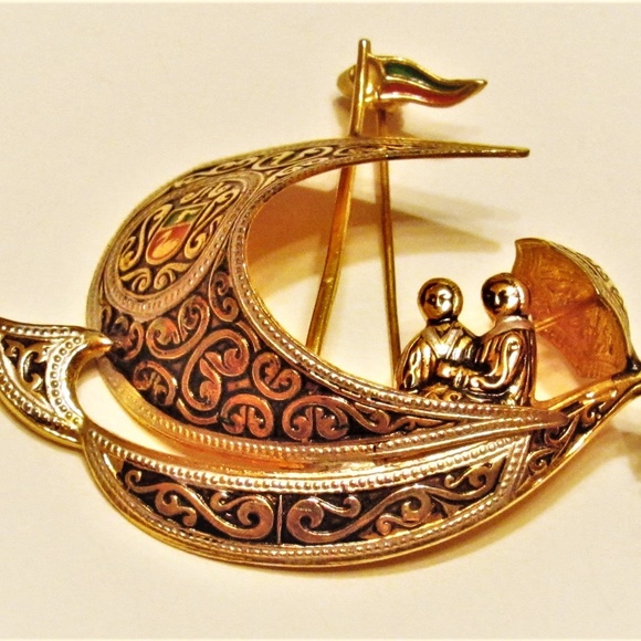 Vintage Damascene Ship Brooch w 2 Figures - Picture 1 of 4